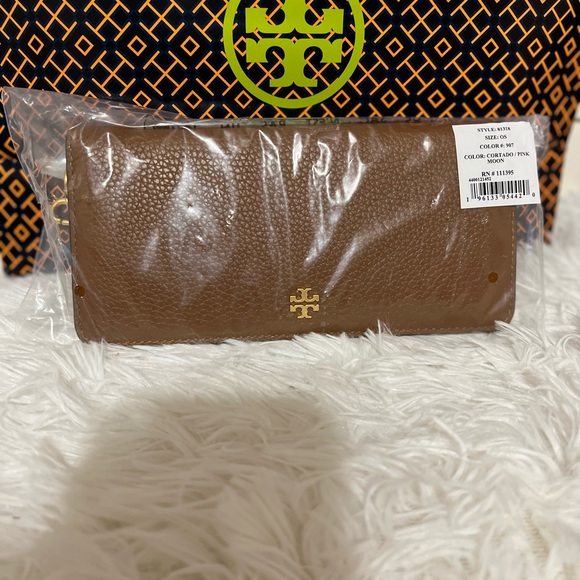 Authentic Tory Burch Blake Color-Block Slim Wristlet Envelope Brand New- Brown - Picture 8 of 8